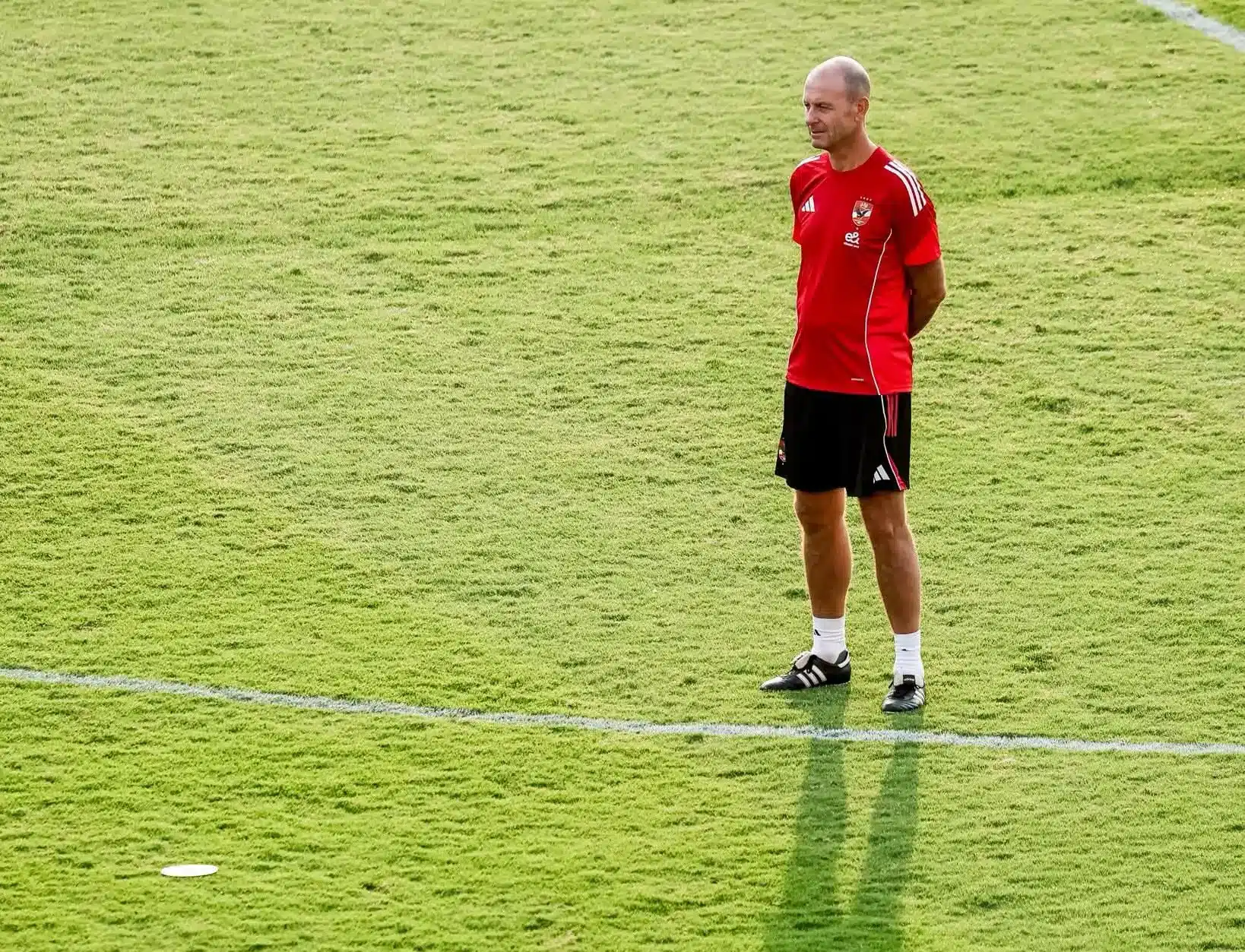 ⚽️🔥 سر يزلزل القلعة الحمراء! 🤫
