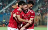 قبل الرحيل.. عمر كمال يشتبك مع زميله في الأهلي المصري