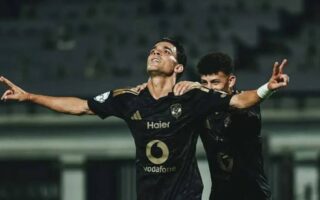 شرط الأهلي لتجديد عقد أشرف بن شرقي.. تفاصيل مفاوضات التجديد وموعد الحسم