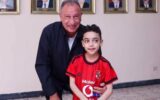 محمود الخطيب يستقبل الطفل أحمد هيثم المصاب بالضمور العضلي