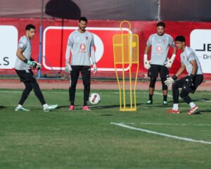 جلسة خاصة مع محمد الشناوي بعد استبعاده من قمة الزمالك.. ماذا حدث في الأهلي؟