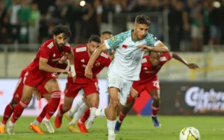 أزمة الرجاء المغربي قبل مواجهة الأهلي.. تعثر رحيل المدرب الإسباني باكو خيميز بسبب فسخ التعاقد